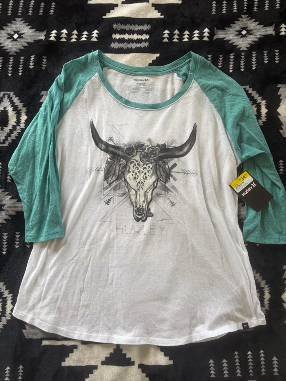 Hurley White & Teal Raglan Steer Skull Graphic Shirt